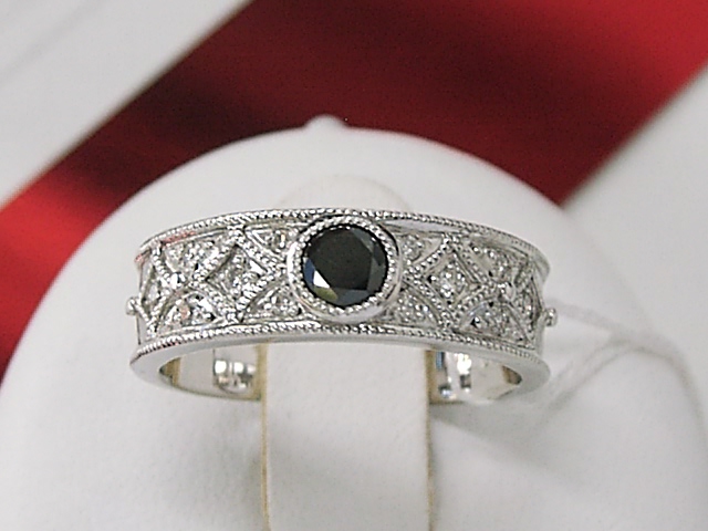 18金ホワイトゴールド（Ｋ18ＷＧ）　人気のブラックダイヤモンド　デザイン　リング　指輪